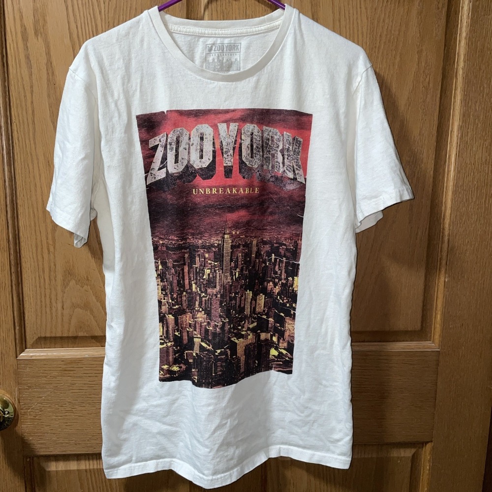 Zoo York Unbreakable NYC Skyline Graphic T-Shirt Mens Large White Streetwear Tee